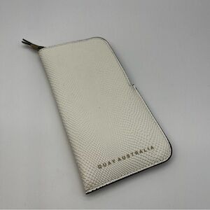 Quay Australia Soft Textured Sunglass Eyeglass Protection Zip Close Slim White